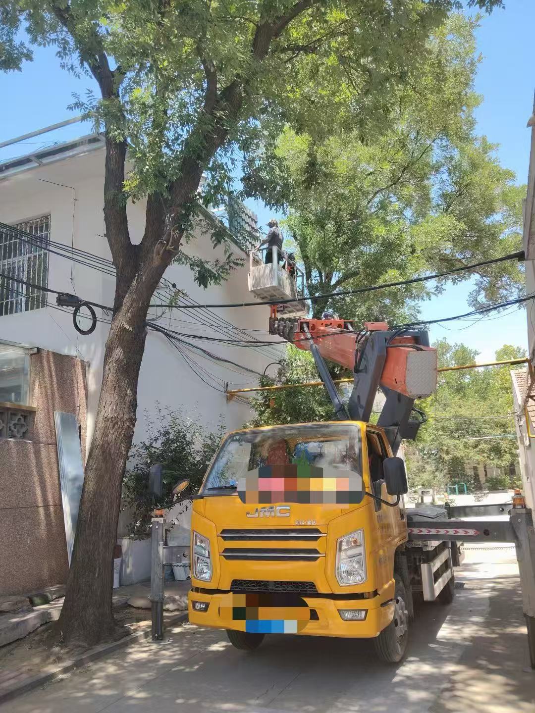 平房区高空作业车能吊装重物吗？最大承载多少公斤？